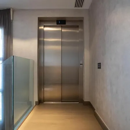 Luxury Next To Parklane Hotel. Villa