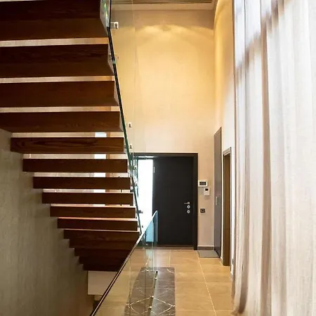 Villa Luxury Next To Parklane Hotel. *