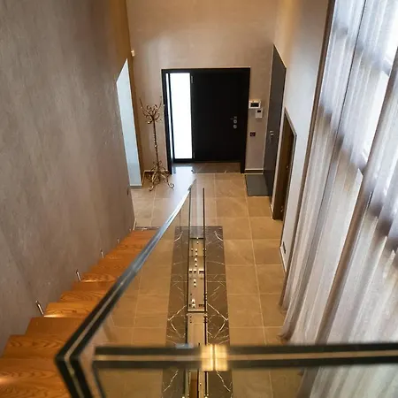 Villa Luxury Next To Parklane Hotel. *
